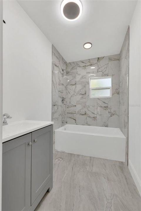 En Venta: $325,000 (0 camas, 0 baños, 1085 Pies cuadrados)