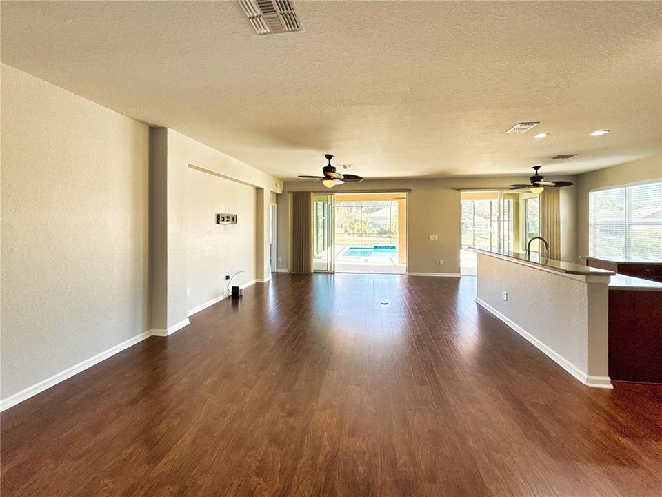 For Sale: $450,000 (3 beds, 2 baths, 1736 Square Feet)