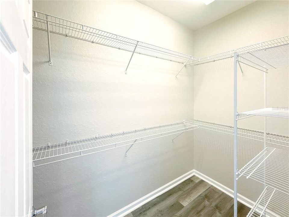 For Sale: $450,000 (3 beds, 2 baths, 1736 Square Feet)