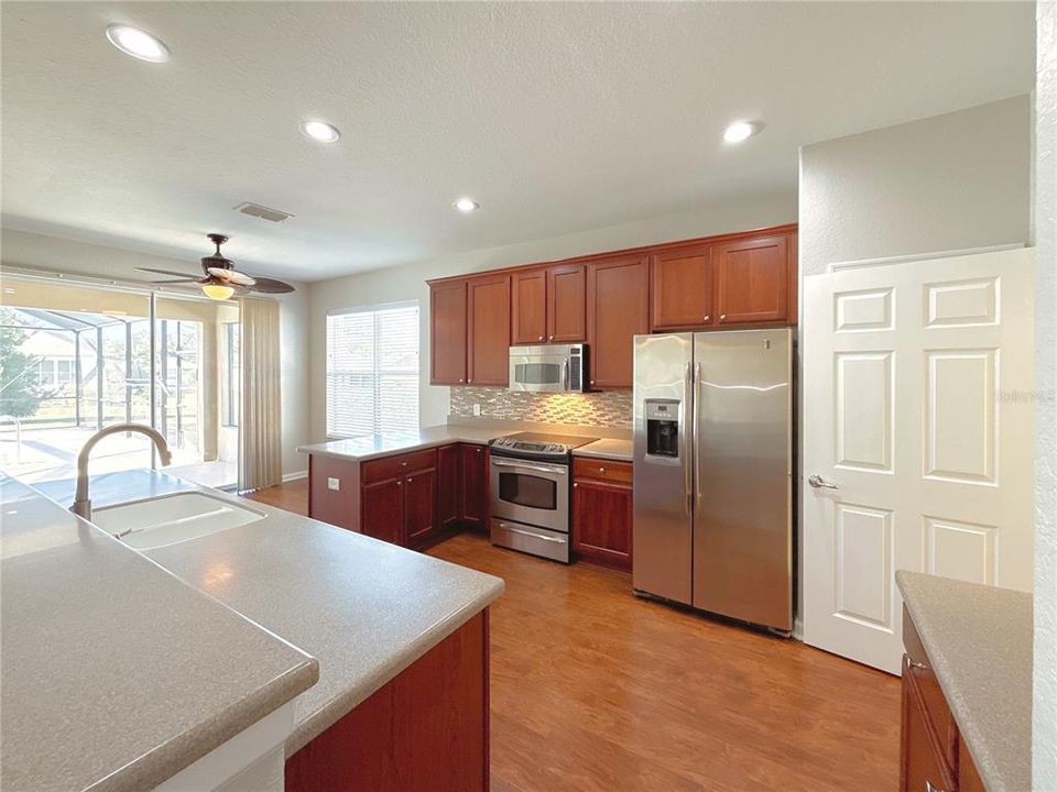 For Sale: $450,000 (3 beds, 2 baths, 1736 Square Feet)