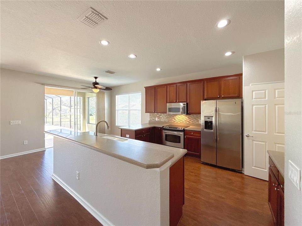 For Sale: $450,000 (3 beds, 2 baths, 1736 Square Feet)