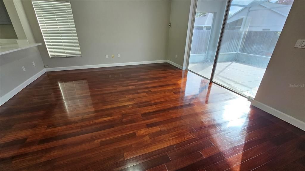 En Venta: $429,900 (3 camas, 2 baños, 1592 Pies cuadrados)