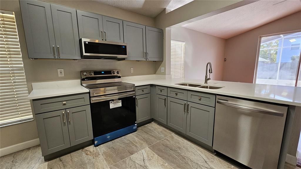 En Venta: $429,900 (3 camas, 2 baños, 1592 Pies cuadrados)