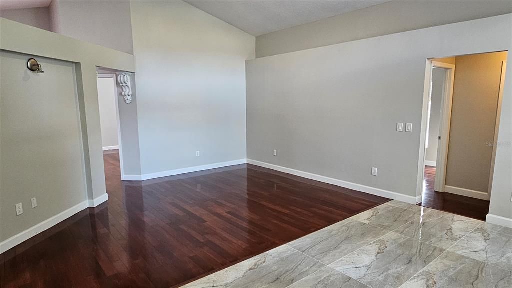 En Venta: $429,900 (3 camas, 2 baños, 1592 Pies cuadrados)