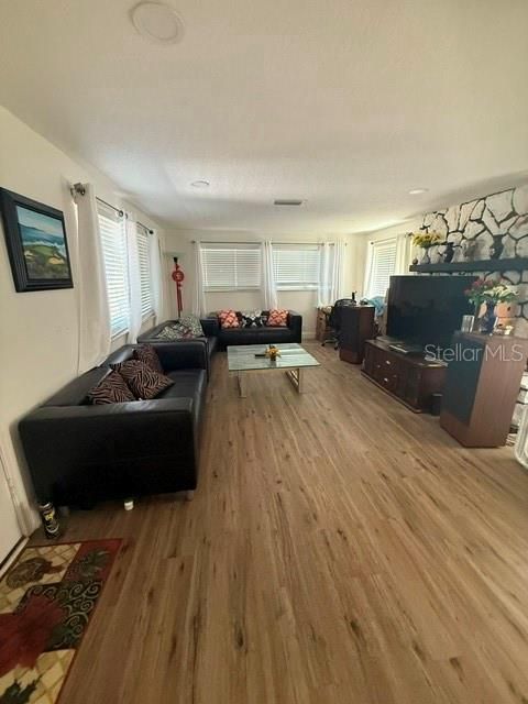 For Sale: $389,000 (4 beds, 2 baths, 1712 Square Feet)