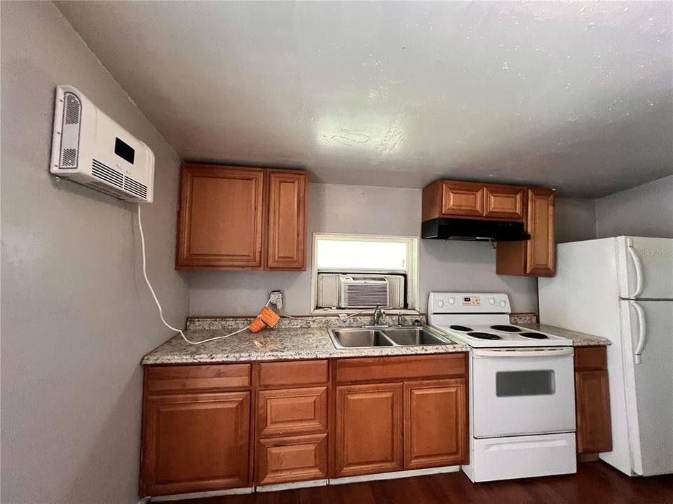 For Sale: $349,000 (6 beds, 0 baths, 2796 Square Feet)