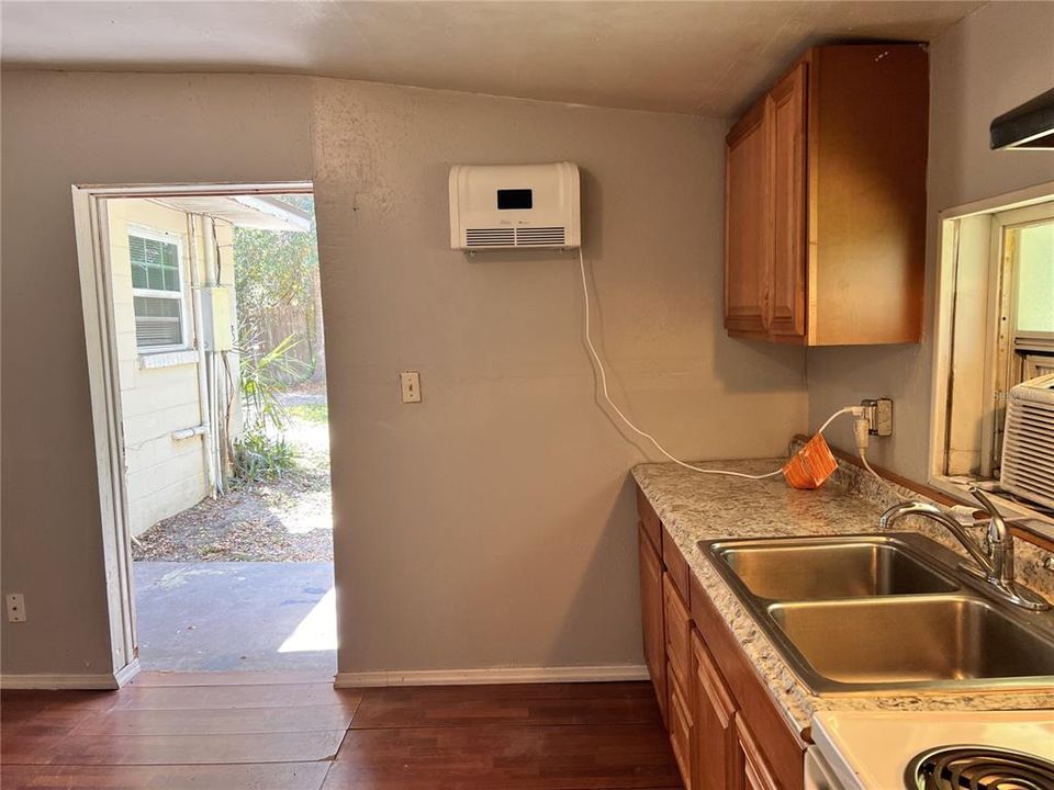 For Sale: $349,000 (6 beds, 0 baths, 2796 Square Feet)