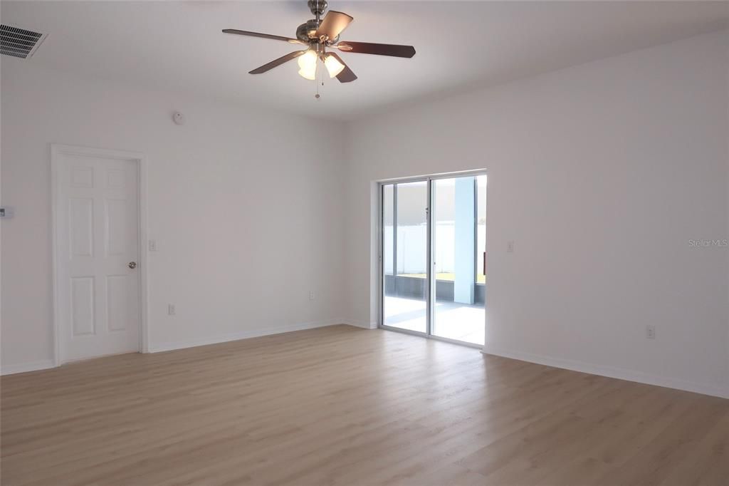 На продажу: $329,900 (4 спален, 3 ванн, 2020 Квадратных фут)