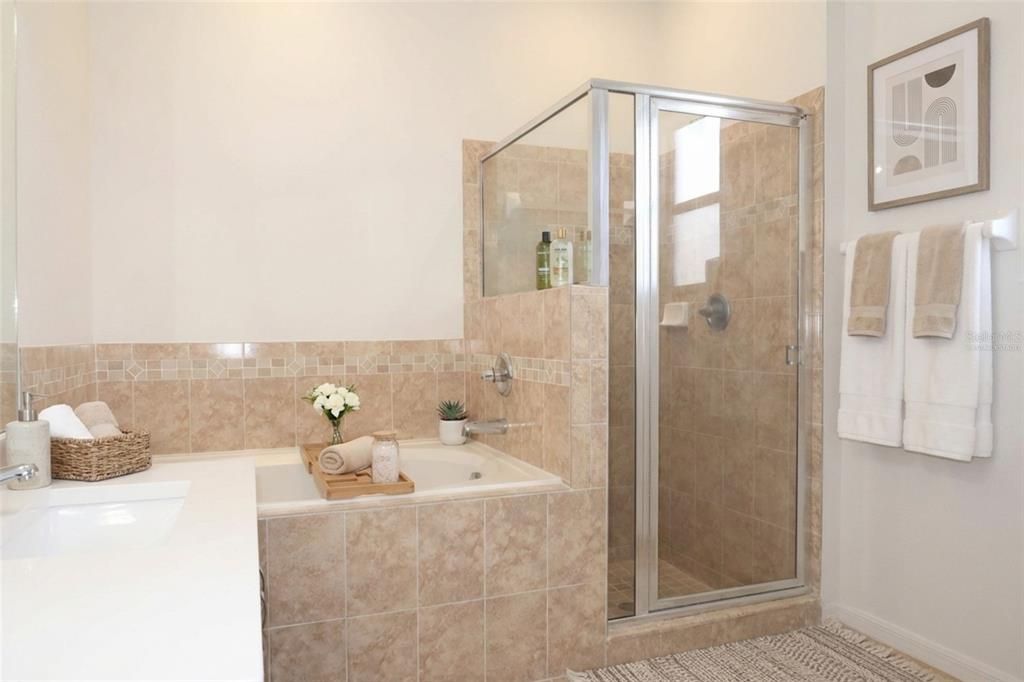 На продажу: $329,900 (4 спален, 3 ванн, 2020 Квадратных фут)