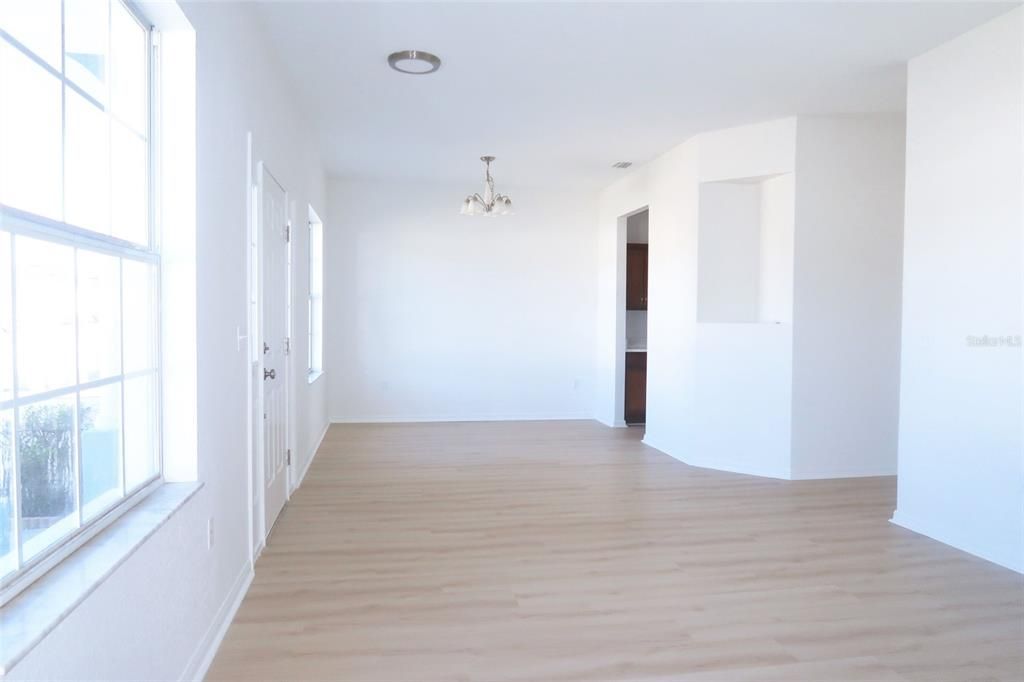 На продажу: $329,900 (4 спален, 3 ванн, 2020 Квадратных фут)