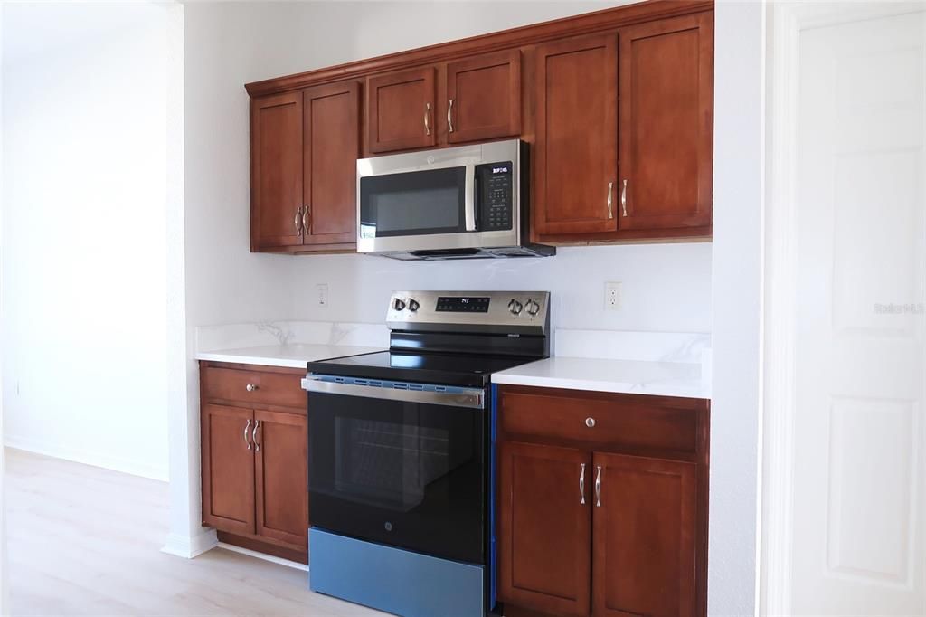 На продажу: $329,900 (4 спален, 3 ванн, 2020 Квадратных фут)