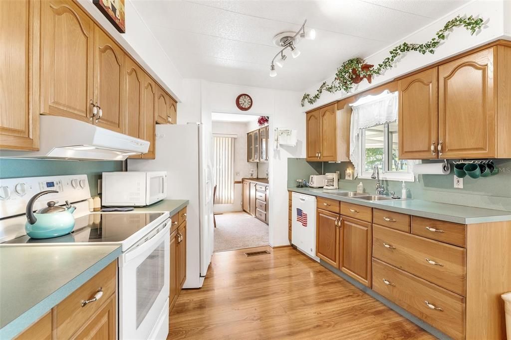 For Sale: $96,000 (2 beds, 2 baths, 1152 Square Feet)