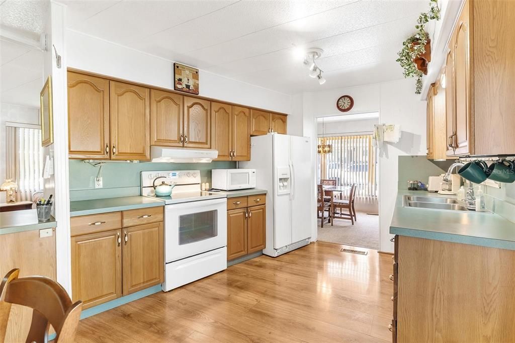 For Sale: $96,000 (2 beds, 2 baths, 1152 Square Feet)