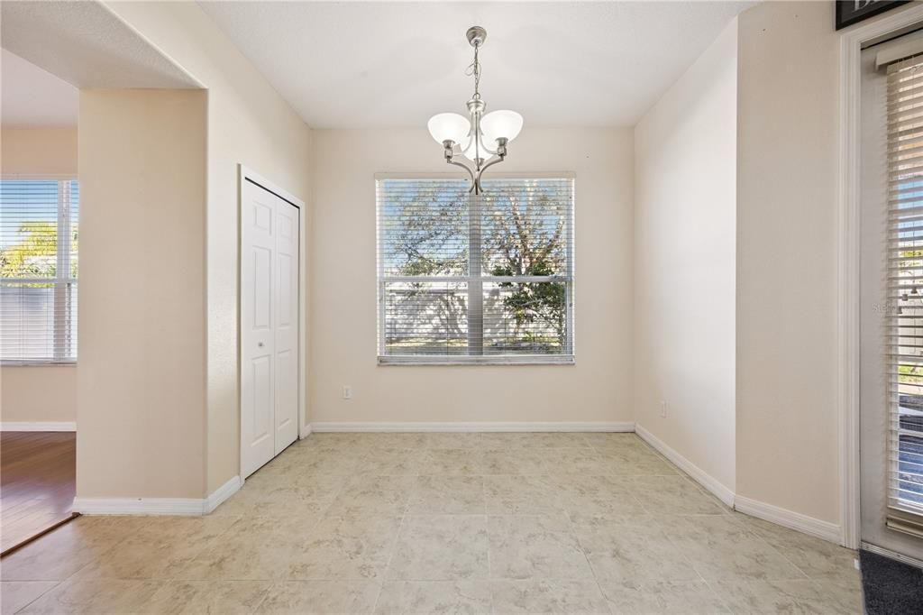 На продажу: $450,000 (4 спален, 2 ванн, 2478 Квадратных фут)