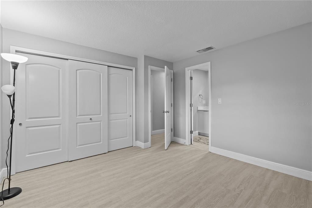 For Sale: $399,000 (3 beds, 2 baths, 1102 Square Feet)