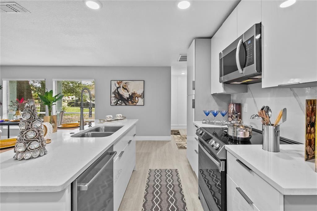 For Sale: $399,000 (3 beds, 2 baths, 1102 Square Feet)