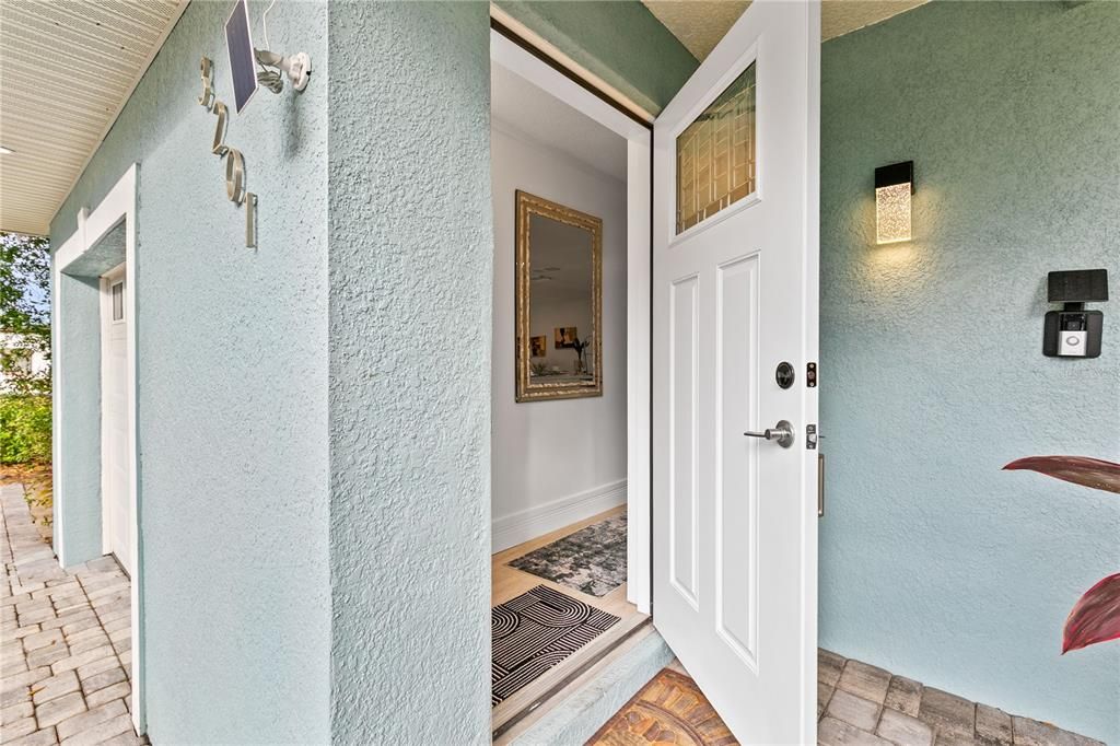 For Sale: $399,000 (3 beds, 2 baths, 1102 Square Feet)