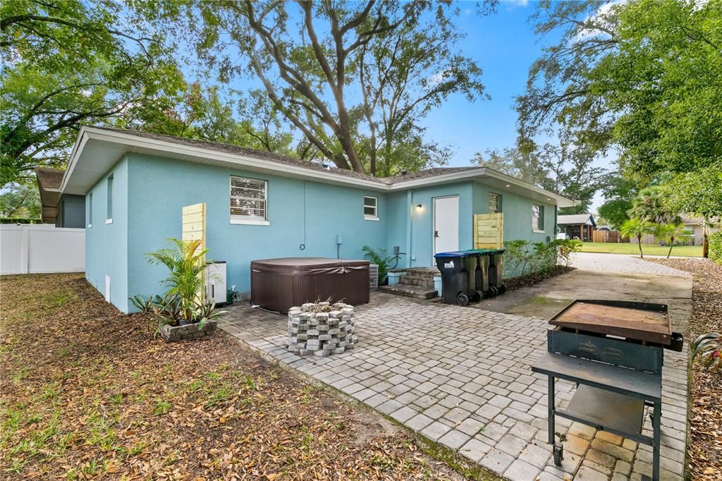 For Sale: $399,000 (3 beds, 2 baths, 1102 Square Feet)