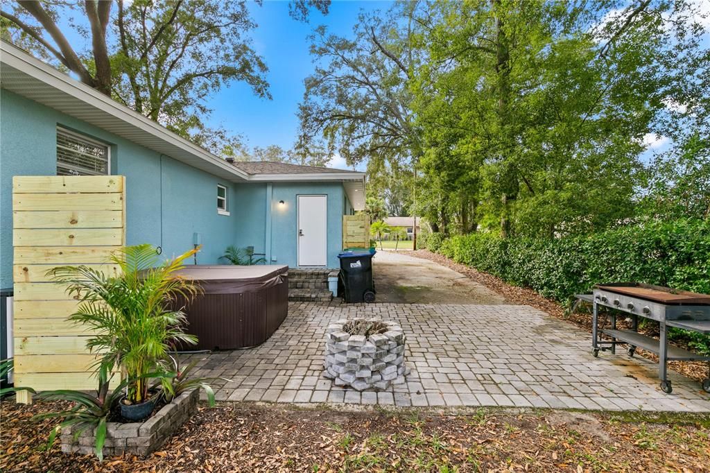 For Sale: $399,000 (3 beds, 2 baths, 1102 Square Feet)