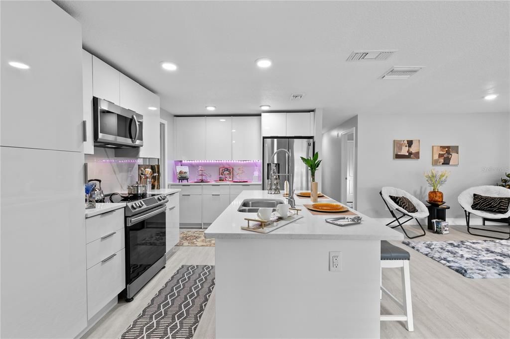 For Sale: $399,000 (3 beds, 2 baths, 1102 Square Feet)