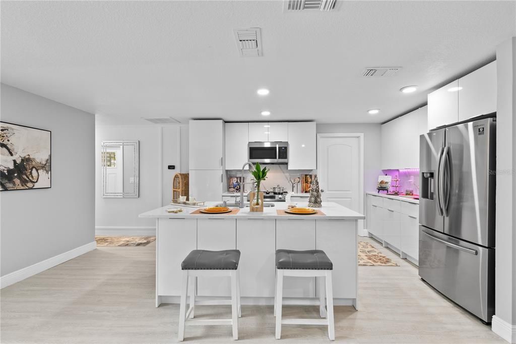 For Sale: $399,000 (3 beds, 2 baths, 1102 Square Feet)