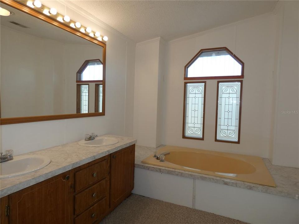 For Sale: $389,900 (3 beds, 2 baths, 1352 Square Feet)