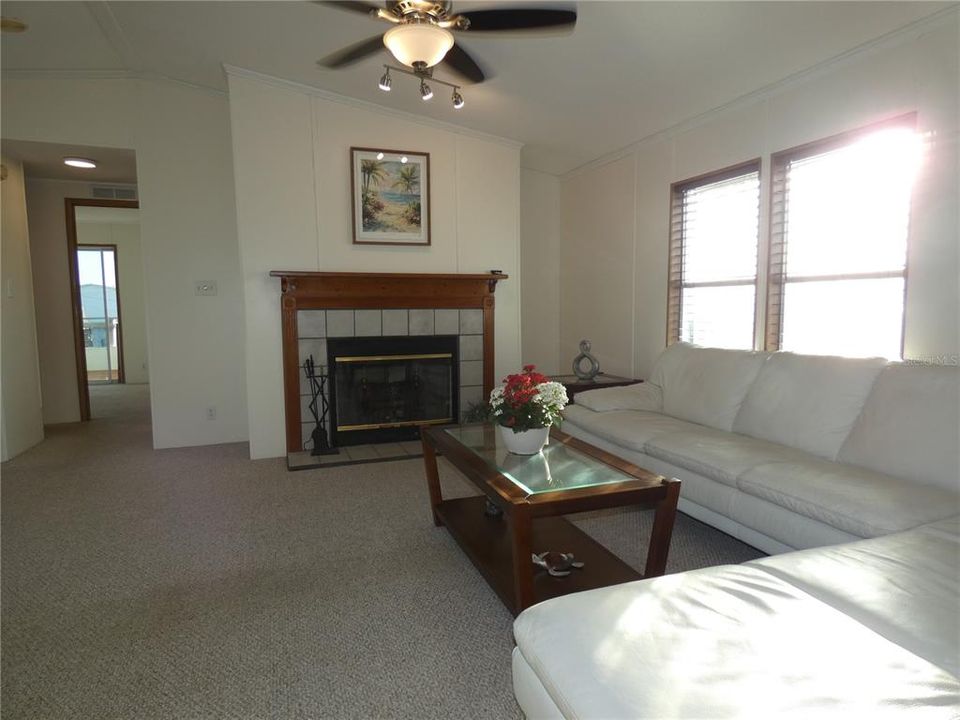 For Sale: $389,900 (3 beds, 2 baths, 1352 Square Feet)