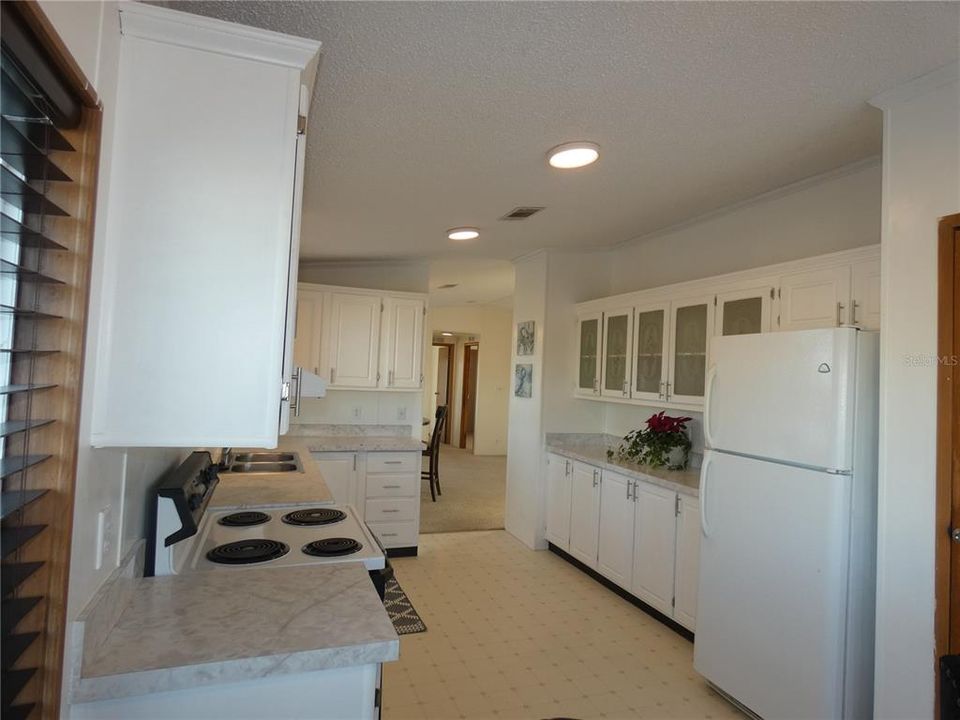 For Sale: $389,900 (3 beds, 2 baths, 1352 Square Feet)