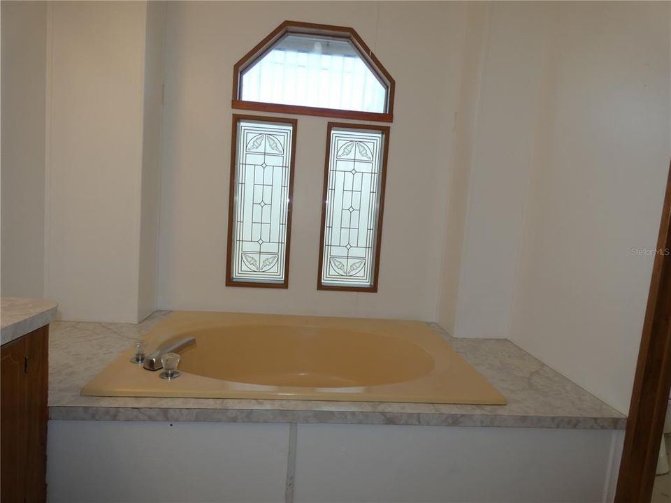 For Sale: $389,900 (3 beds, 2 baths, 1352 Square Feet)