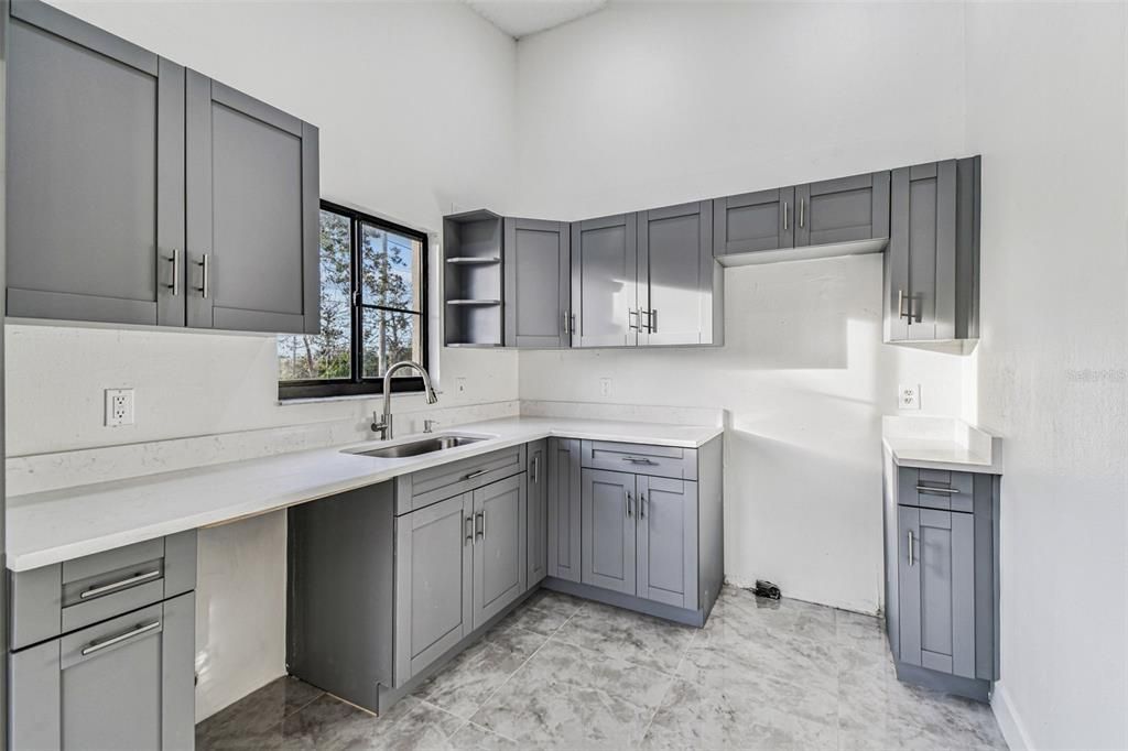 En Venta: $699,900 (6 camas, 4 baños, 3384 Pies cuadrados)