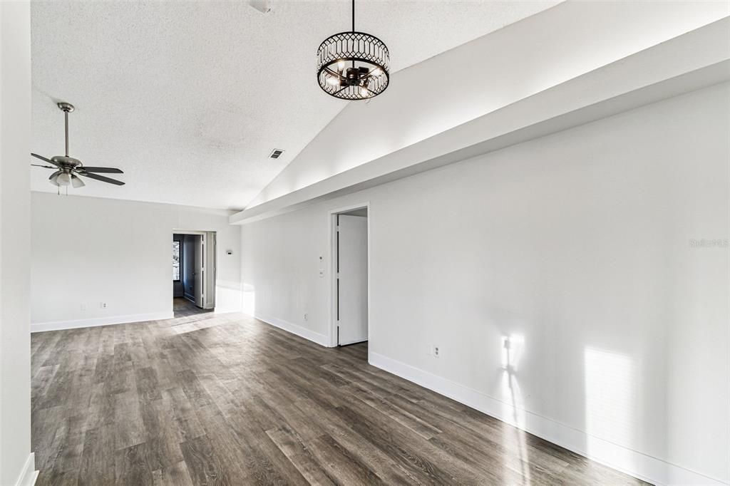 En Venta: $699,900 (6 camas, 4 baños, 3384 Pies cuadrados)