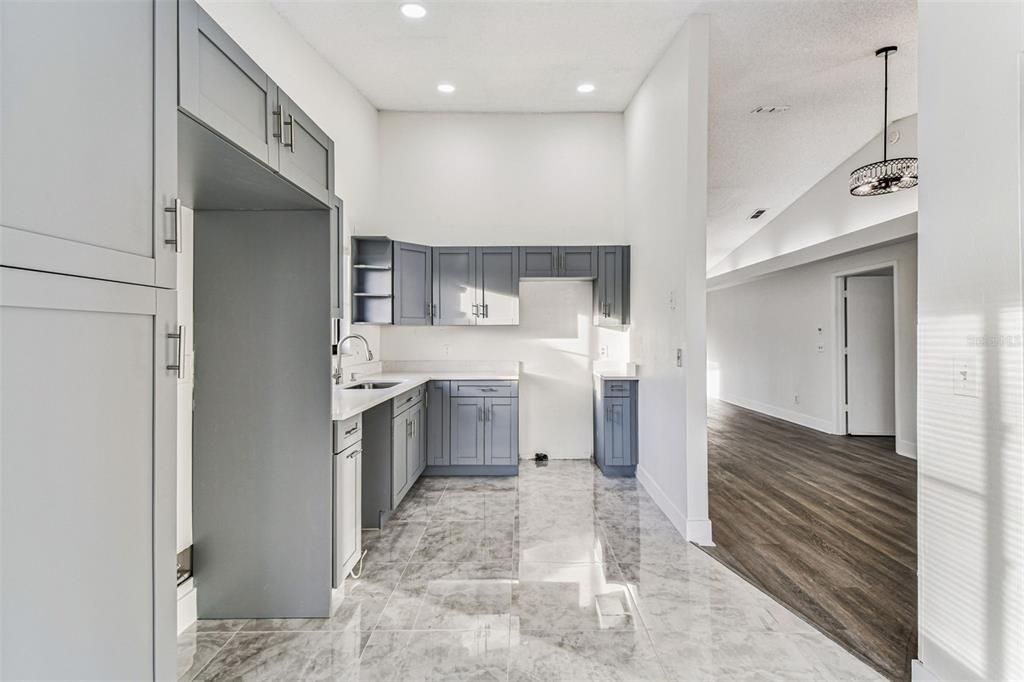 En Venta: $699,900 (6 camas, 4 baños, 3384 Pies cuadrados)