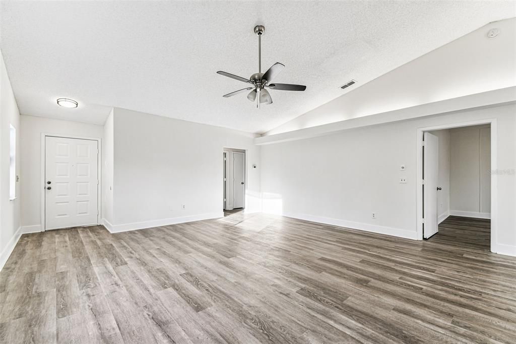 En Venta: $699,900 (6 camas, 4 baños, 3384 Pies cuadrados)