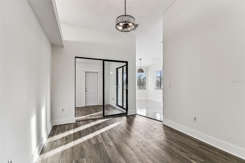 En Venta: $699,900 (6 camas, 4 baños, 3384 Pies cuadrados)