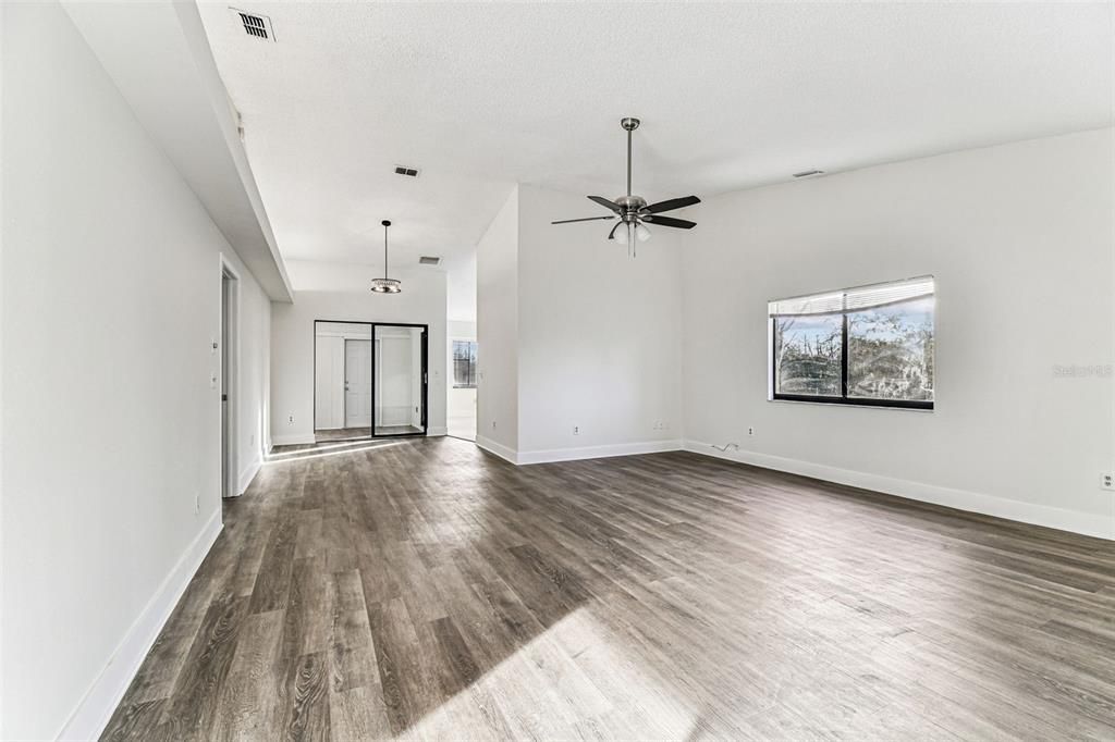 En Venta: $699,900 (6 camas, 4 baños, 3384 Pies cuadrados)