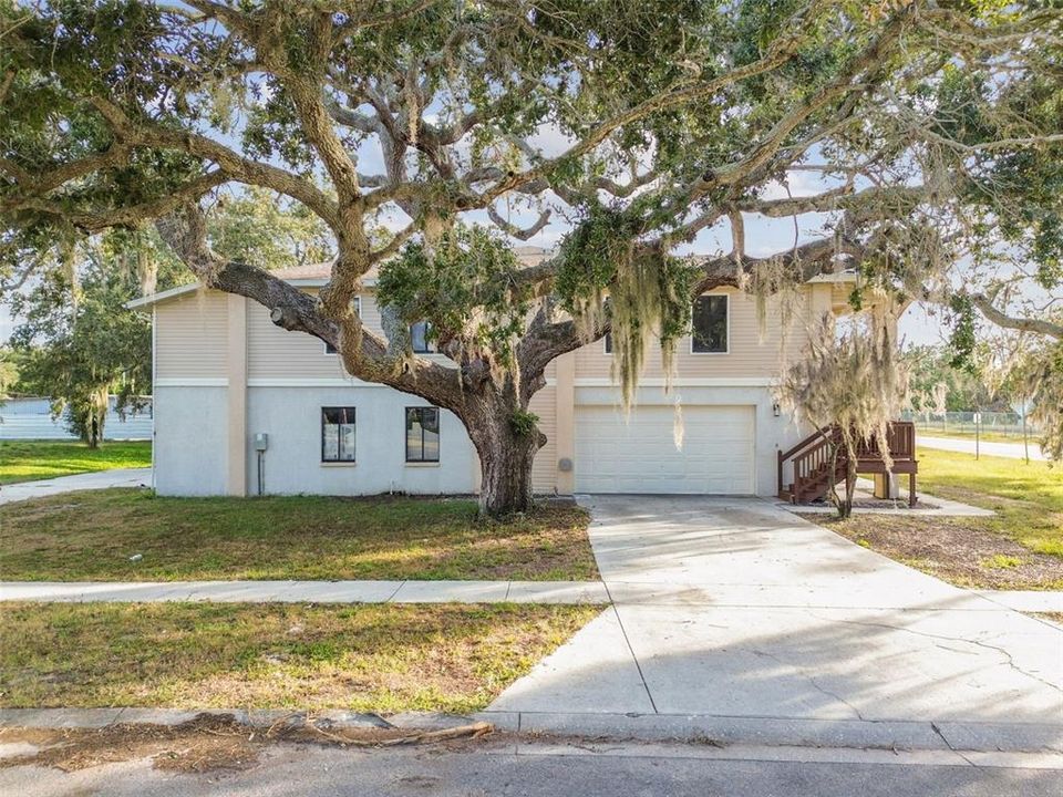 En Venta: $699,900 (6 camas, 4 baños, 3384 Pies cuadrados)