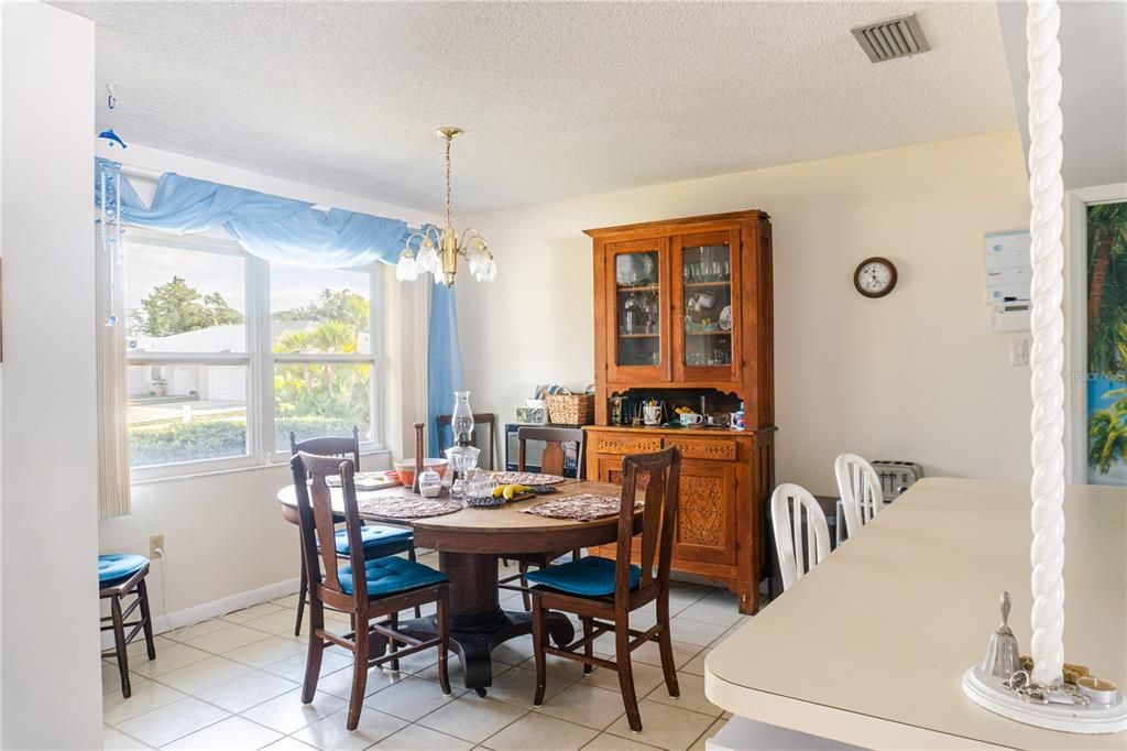 待售: $577,000 (3 贝兹, 2 浴室, 2336 平方英尺)