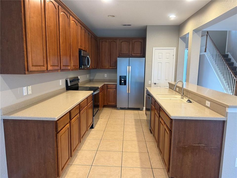 For Rent: $2,950 (5 beds, 3 baths, 2756 Square Feet)