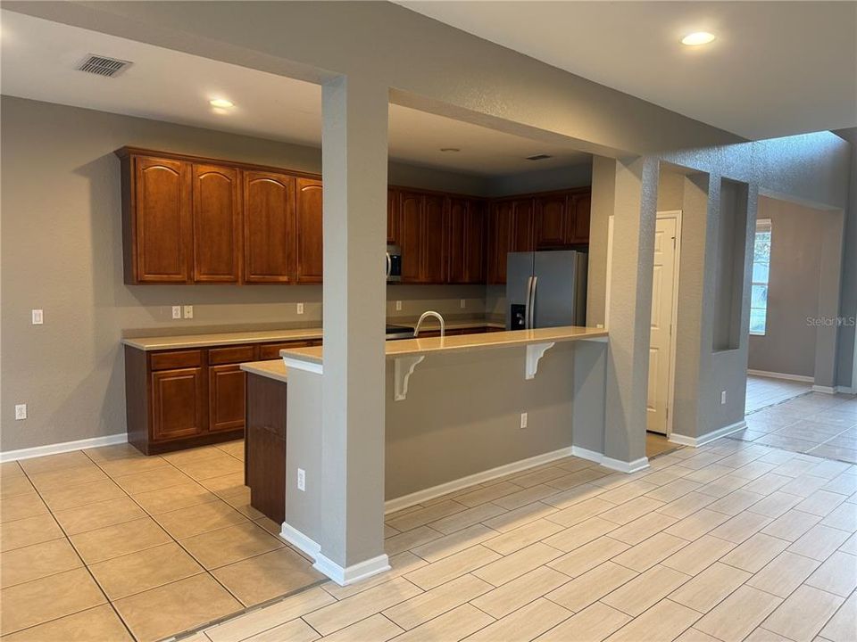 For Rent: $2,950 (5 beds, 3 baths, 2756 Square Feet)