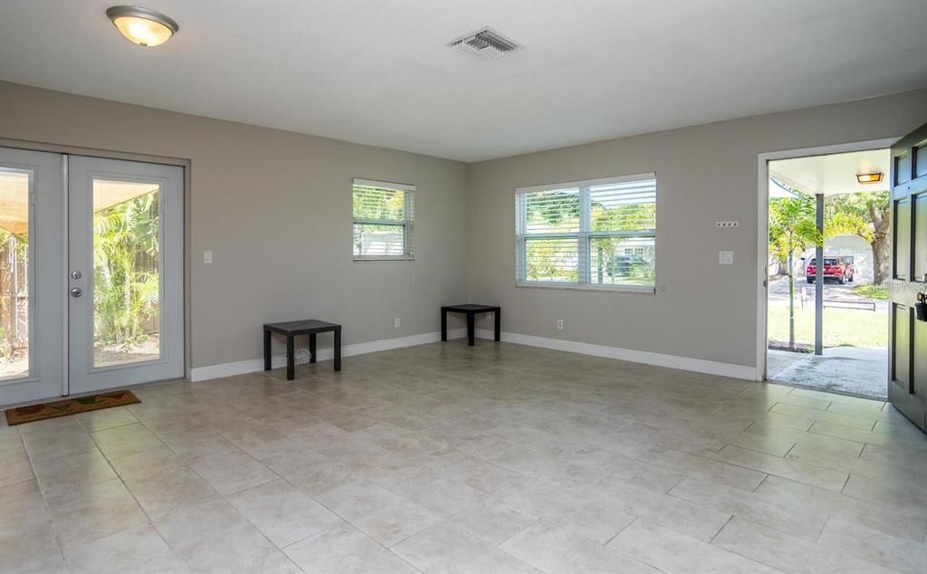 For Rent: $2,600 (3 beds, 1 baths, 1151 Square Feet)