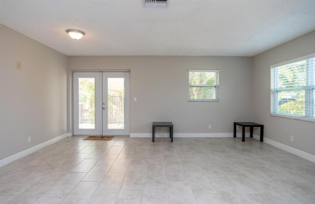 For Rent: $2,600 (3 beds, 1 baths, 1151 Square Feet)