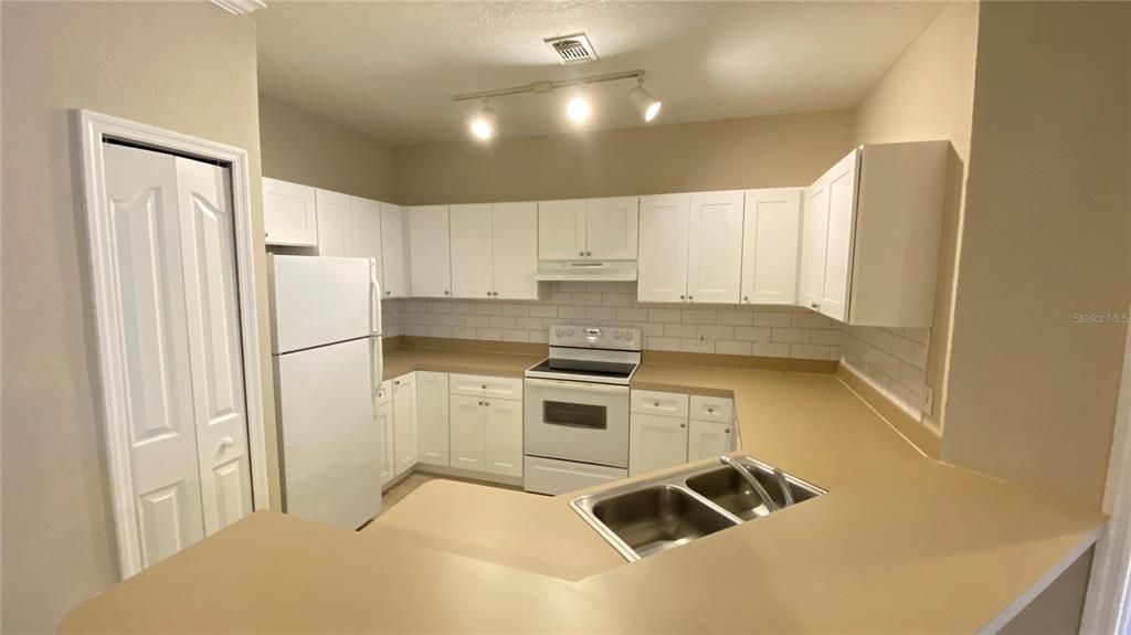 For Rent: $1,950 (2 beds, 2 baths, 1280 Square Feet)