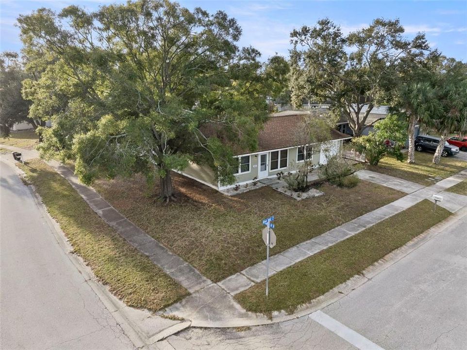 待售: $330,000 (2 贝兹, 2 浴室, 910 平方英尺)