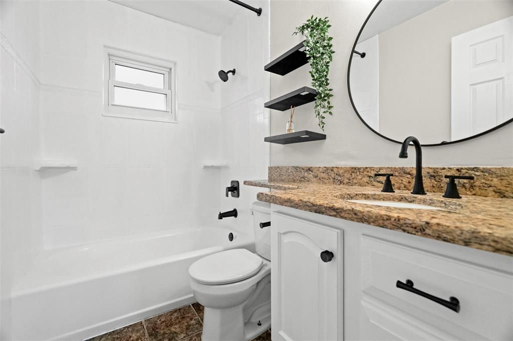 待售: $330,000 (2 贝兹, 2 浴室, 910 平方英尺)