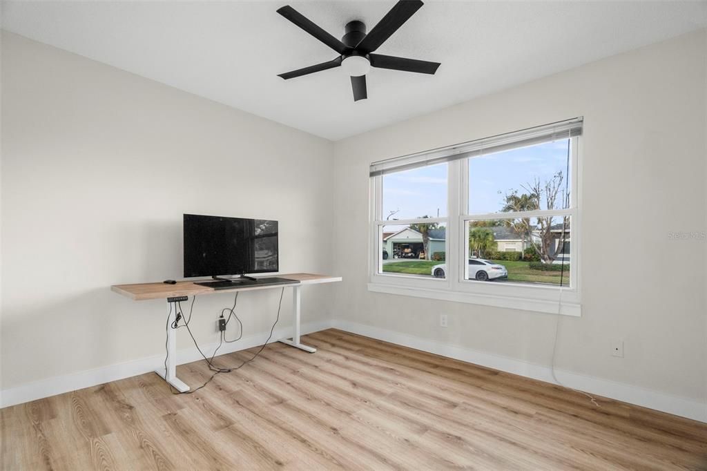 待售: $330,000 (2 贝兹, 2 浴室, 910 平方英尺)