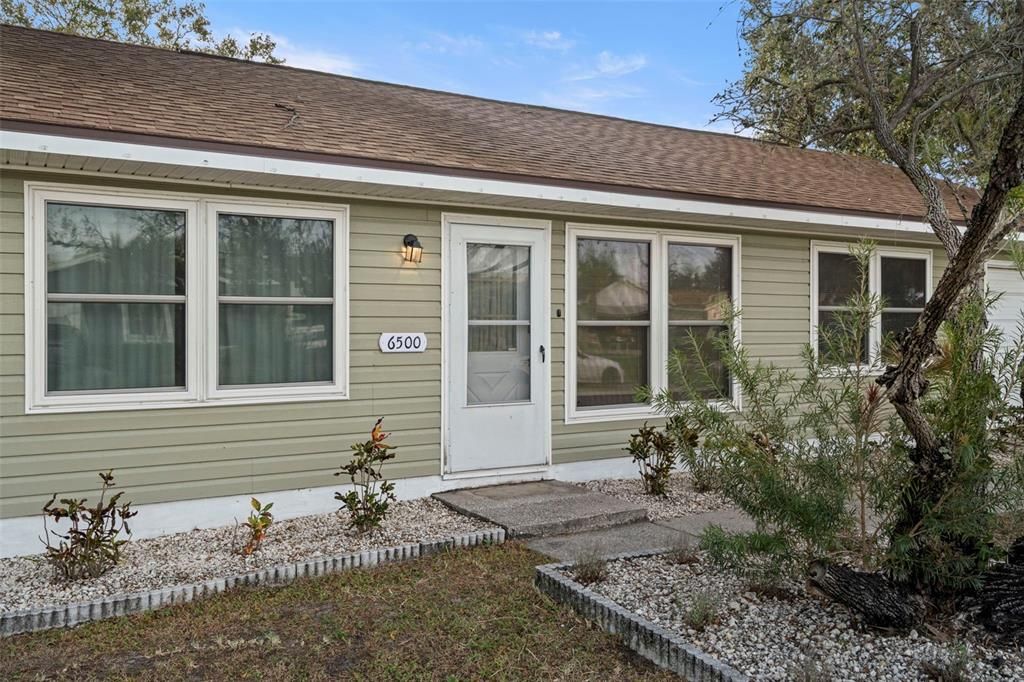 待售: $330,000 (2 贝兹, 2 浴室, 910 平方英尺)