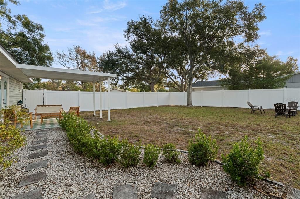 待售: $330,000 (2 贝兹, 2 浴室, 910 平方英尺)