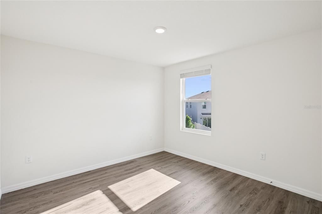 For Rent: $3,000 (5 beds, 3 baths, 2453 Square Feet)