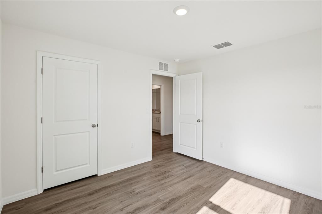 For Rent: $3,000 (5 beds, 3 baths, 2453 Square Feet)