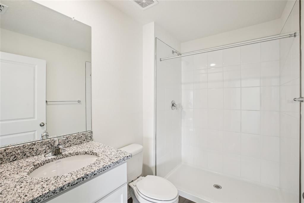 For Rent: $3,000 (5 beds, 3 baths, 2453 Square Feet)